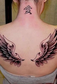 女生背部黑灰素描点刺技巧创意霸气翅膀纹身图片