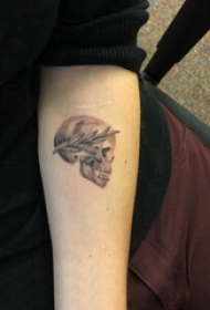骷髅纹身 女生手臂上骷髅纹身霸气图片