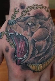 手背纹身 男生手背上动物熊纹身图片