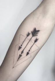 女生手臂上黑色点刺几何线条曼陀罗纹身图片