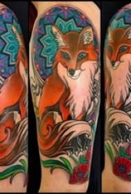 男生手臂上彩绘水彩素描创意可爱狐狸纹身图片