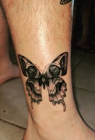 3d蝴蝶纹身 男生小腿上蝴蝶和骷髅纹身图片