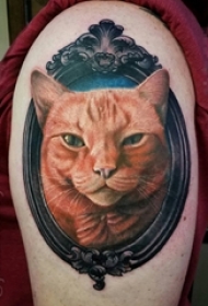 女生手臂上彩绘技巧唯美可爱猫咪与镜子纹身图片