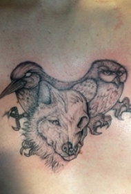 男生胸部黑灰点刺简单线条小动物鸟和狼纹身图片