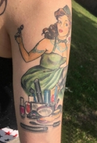 大臂纹身图 女生大臂上彩色的人物肖像纹身图片