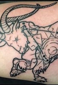 星座纹身图案 男生大臂上黑色的摩羯座纹身图片
