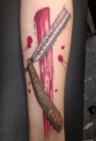 欧美匕首纹身 女生手臂上彩色的匕首纹身图片