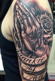 男生手臂上黑灰素描点刺技巧唯美玫瑰祈祷之手纹身图片
