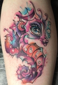 海马纹身图案 女生小腿上彩色的海马纹身图片