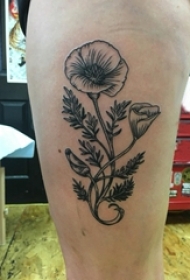 女生大腿上黑色点刺简单线条植物叶子和花朵纹身图片