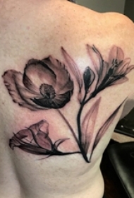 女生后背上黑灰点刺抽象线条文艺植物花朵纹身图片