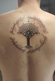男生背部黑灰素描创意植物树纹身图片