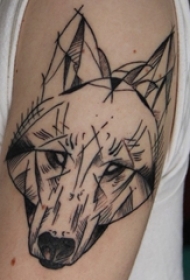 男生手臂上黑色素描简单线条小动物狼纹身图