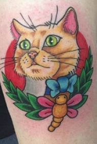 女生手臂上彩绘水彩素描创意可爱猫咪纹身图片