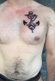 男生胸部黑灰点刺抽象线条船锚纹身图片
