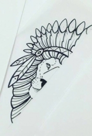 黑色线条素描半边创意狮子纹身手稿