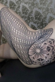 一组黑色线条创意设计几何元素纹身图案