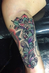 女生小腿上彩绘水彩素描创意文艺蕾丝元素花纹纹身图片