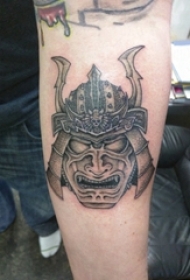 武士纹身 男生手臂上黑色的武士纹身图片