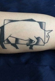几何动物纹身 男生手臂上黑色的动物纹身图片