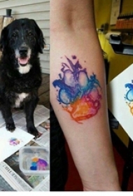 手臂纹身图片 女生手臂上彩色的爪印纹身图片