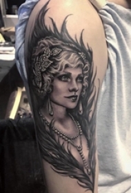 女生人物纹身 女生手臂上女生人物纹身图片