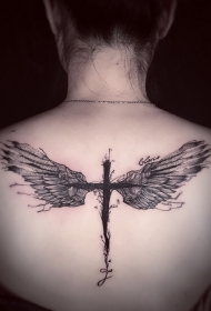 后背完美组合十字架和翅膀纹身图案
