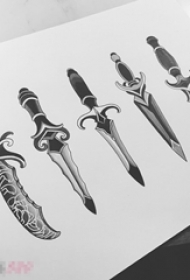 黑色素描创意个性一组匕首霸气纹身手稿