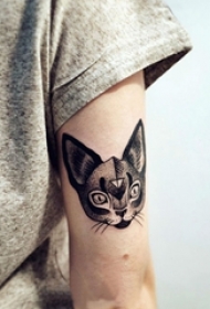 女生手臂上黑灰素描点刺技巧创意文艺猫纹身图片