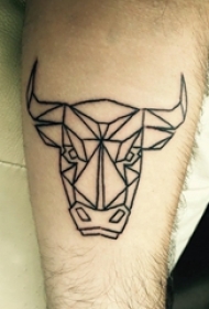 男生小腿上黑色几何元素简单线条小动物牛头纹身图片