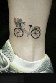 一组关于自行车黑色线条简约纹身图案