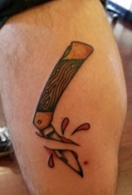 欧美匕首纹身男生小腿上彩色的匕首纹身图片