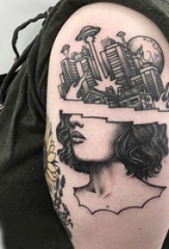 女生大臂上黑色点刺几何抽象线条建筑和人物肖像纹身图片