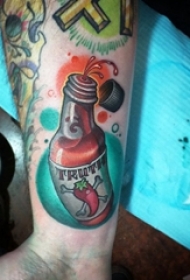 男生手臂上彩绘水彩素描创意罐子纹身图片