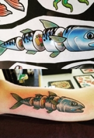 女生手臂上彩绘水彩素描创意有趣设计感十足鱼纹身图片