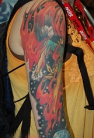 女生手臂上彩绘水彩创意个性火海中的女孩纹身图片