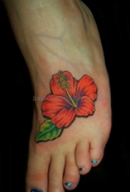 女生脚背上彩绘水彩素描唯美花朵纹身图片