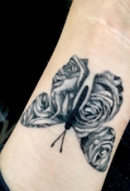 手臂上纹身黑白灰风格点刺纹身蝴蝶纹身植物纹身素材花朵纹身图片