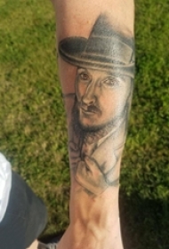 人物肖像纹身男生手臂上经典的人物肖像纹身图片