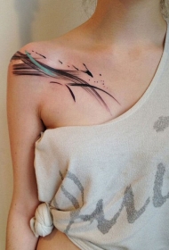 女生肩部条纹水彩纹身图案