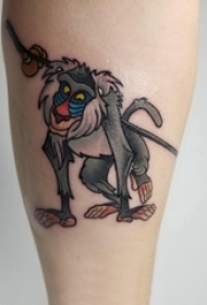 女生小腿上彩绘简单线条卡通小动物猴子纹身图片