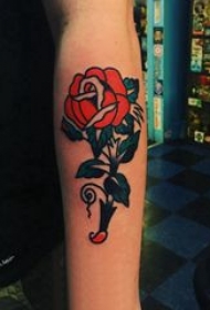 文艺花朵纹身 男生手臂上彩绘纹身文艺花朵纹身图片