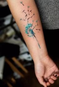 手臂美丽飞蒲公英彩绘纹身图案