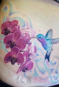 女生腰上彩绘水彩文艺小清新小鸟和花朵纹身图案