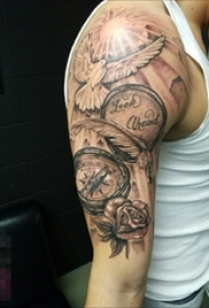 男生说手臂上黑色饿素描创意鸟和钟表玫瑰纹身图片