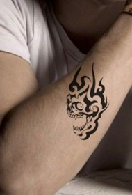 手腕创意骷髅图腾纹身图案