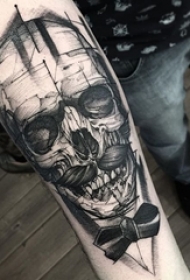 男生手臂上黑色素描创意个性骷髅头纹身图片