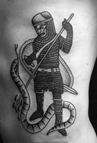 男生腰侧上黑色线条点刺技巧士兵与蛇纹身图片