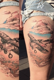 大腿彩绘冲上云霄的飞机创意纹身图案