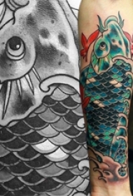 女生手臂上彩绘水彩素描创意文艺鲤鱼动物纹身图片